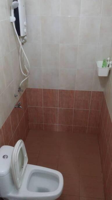 Terrace House Near Stulang Laut Ciq Midvalley Ksl For 7Pax Johor Bahru Exterior foto